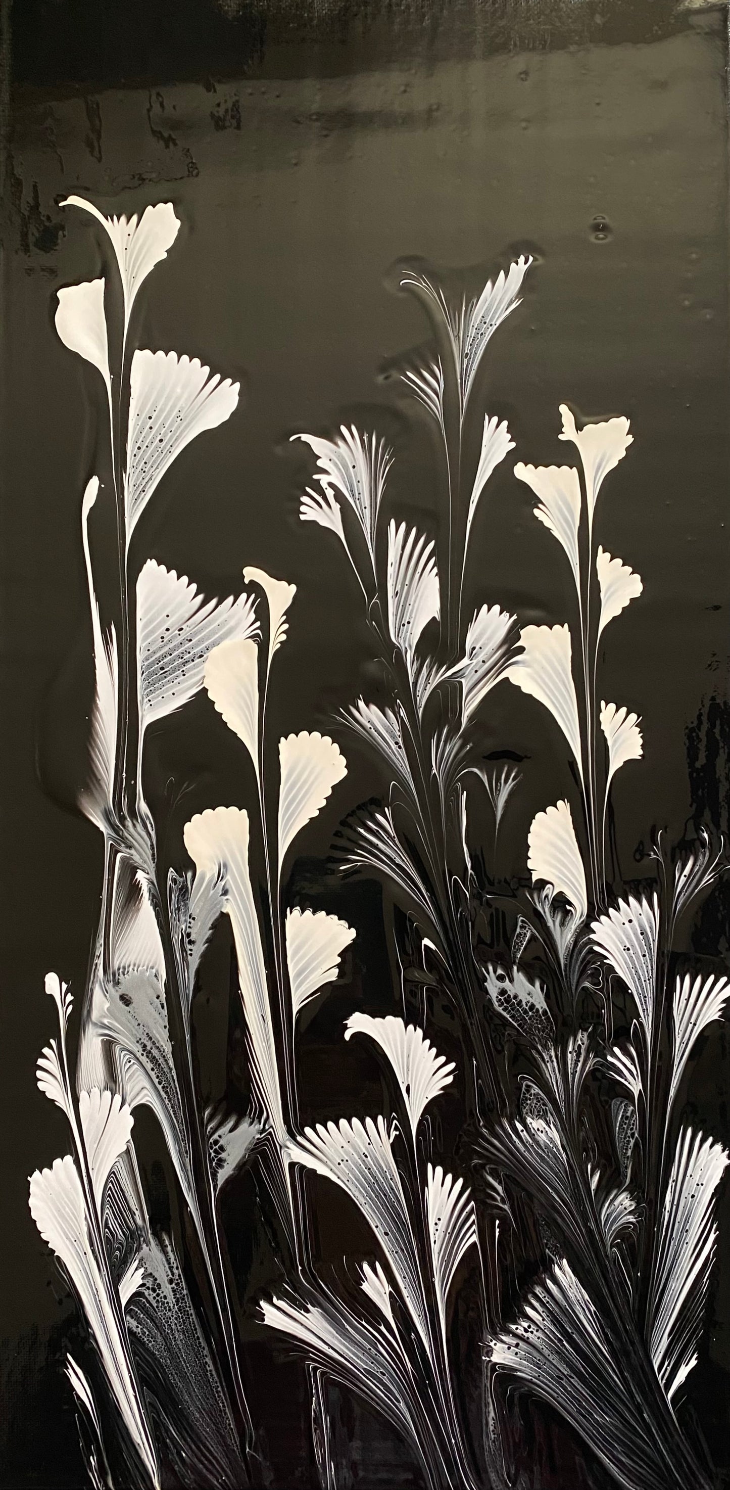 Monochrome Chain Pulled Flowers